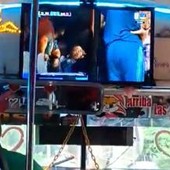 Mondiali, la trovata geniale di un autista in Messico: partite trasmesse sui bus Mondiali, la trovata geniale di un autista in Messico: partite trasmesse sui bus