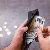 Quanto si indebitano gli italiani per vivere? L'analisi tra prestiti, mutui e stipendi fermi