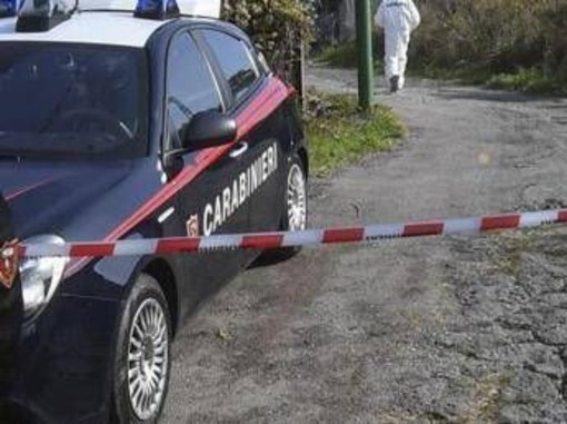 Esplosione davanti casa cronista a Vicenza, in una lettera minacce e riferimenti a don Patriciello e Meloni Esplosione davanti casa cronista a Vicenza, in una lettera minacce e riferimenti a don Patriciello e Meloni