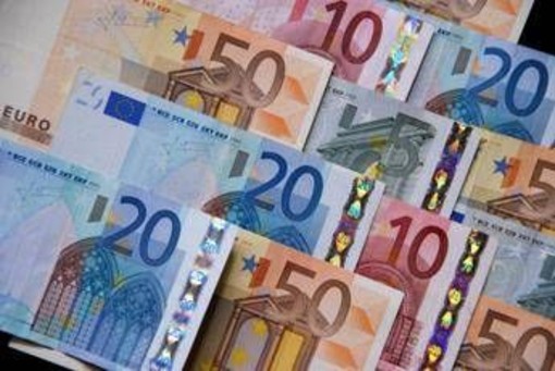 Tredicesima 2025, in arrivo 52,5 miliardi ma solo uno su due la userà per i regali di Natale Tredicesima 2025, in arrivo 52,5 miliardi ma solo uno su due la userà per i regali di Natale