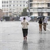 Maltempo, scuole chiuse e allerta meteo arancione e gialla per temporali sabato 10 ottobre: le regioni a rischio