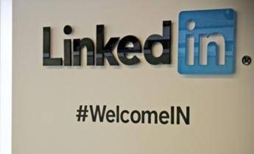 Linkedin, in automatico logo azienda su profilo? Il lavoratore rischia l'illecito Linkedin, in automatico logo azienda su profilo? Il lavoratore rischia l'illecito