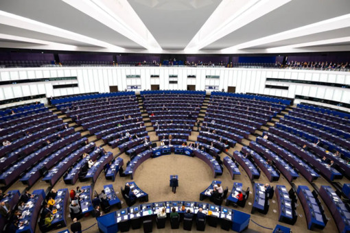 Ucraina, Parlamento Ue accelera l’approvazione del prestito da 90 miliardi