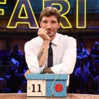 Stefano De Martino compie 36 anni, festa in diretta ad 'Affari Tuoi'