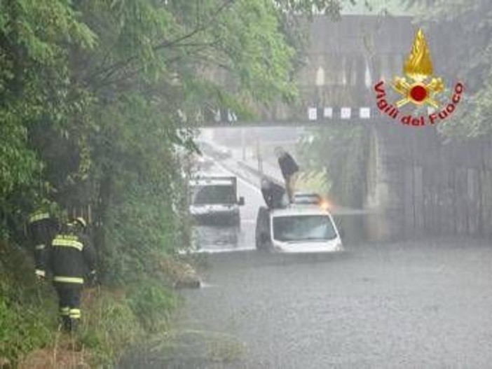 Vento e nubifragi, maltempo colpisce il Nord e ora è allerta anche al Centro-Sud Vento e nubifragi, maltempo colpisce il Nord e ora è allerta anche al Centro-Sud