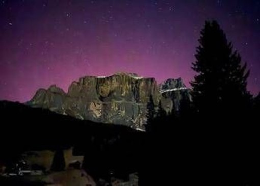 Tempesta geomagnetica 'cannibale': l'aurora boreale illumina l’Italia