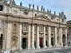 Papa Francesco, da oggi salma a San Pietro: l'omaggio dei fedeli. Sabato i funerali, attese 200mila persone