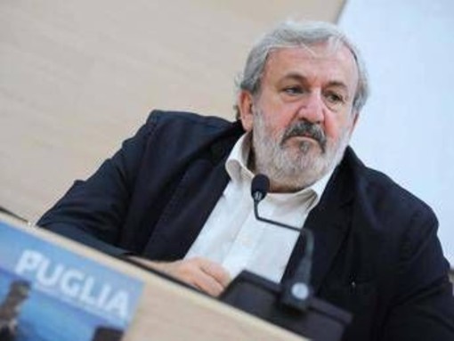 Emiliano: &quot;Regioni non entità isolate, ma parte viva di un organismo&quot;