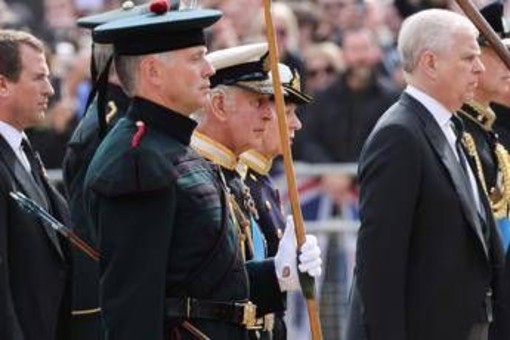 Andrea via dalla Royal Lodge senza alcuna buonuscita Andrea via dalla Royal Lodge senza alcuna buonuscita