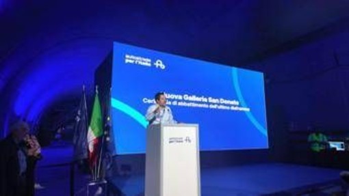 Infrastrutture, Salvini: "Opere pubbliche aiutano Paese, politica sia unita" Infrastrutture, Salvini: "Opere pubbliche aiutano Paese, politica sia unita"