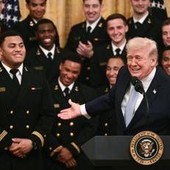 Stretto di Hormuz, Trump prepara fase 2 con navi e marines. Londra concede basi agli Usa Stretto di Hormuz, Trump prepara fase 2 con navi e marines. Londra concede basi agli Usa