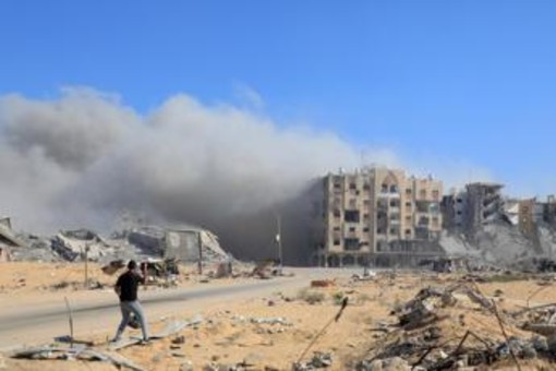 Gaza, difesa civile palestinese: &quot;Raid su tenda giornalisti a Khan Younis, 2 morti&quot;