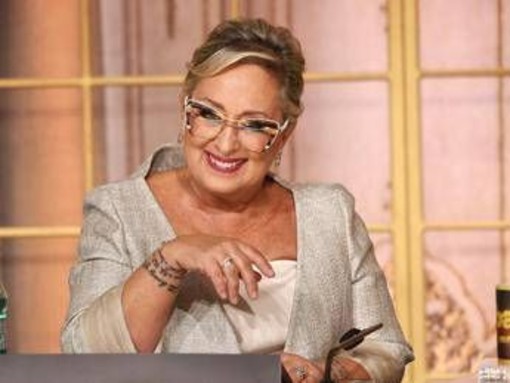 Ballando, Smith contro la giuria: "Io sono l'esperta qui". Lucarelli: "Stai facendo un macello" Ballando, Smith contro la giuria: "Io sono l'esperta qui". Lucarelli: "Stai facendo un macello"