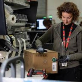 Amazon trasforma centro di distribuzione di Castel San Giovanni nel primo centro resi d’Italia