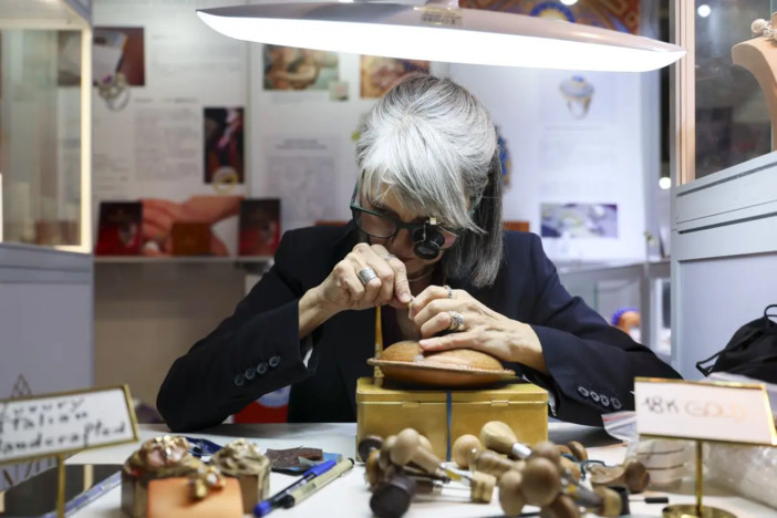 Cina: maison di gioielleria italiana debutta e stringe contatti alla CIIE Cina: maison di gioielleria italiana debutta e stringe contatti alla CIIE