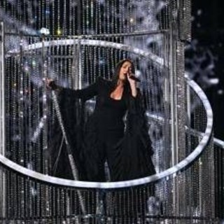 Eurovision, fischi alla cantante israeliana Yuval Rapahel: sventola bandiera palestinese