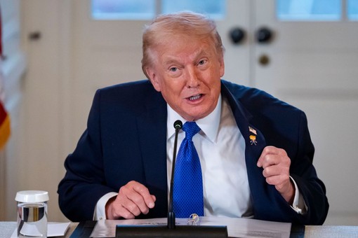 Iran, Trump ai manifestanti “Prendete le istituzioni, l’aiuto è in arrivo” Iran, Trump ai manifestanti “Prendete le istituzioni, l’aiuto è in arrivo”