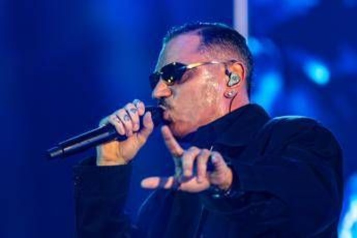 Proteste e cortei, lo sfogo di Marracash sui social: "Con le buone non cambi le cose"