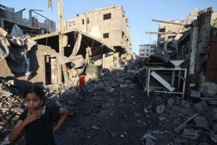 Gaza, &quot;almeno 25 palestinesi uccisi dall'alba&quot;. Hamas replica a Trump