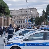 Fuochi d'artificio al Colosseo, agenti aggrediti: un arresto e una denuncia Fuochi d'artificio al Colosseo, agenti aggrediti: un arresto e una denuncia