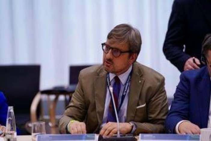 Guidesi (Lombardia) ad Ara: &quot;Ue cambi o si dovranno gestire milioni di disoccupati&quot;