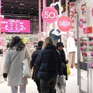 Saldi invernali 2026, dalla Lombardia al Lazio: quando iniziano