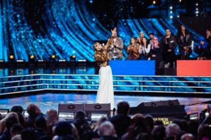 'Super Karaoke', stasera 10 giugno su Canale 5: Sal Da Vinci ospite