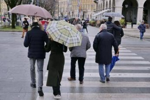 Maltempo sull'Italia, in arrivo venti forti e temporali al Centro: allerta gialla in 4 regioni