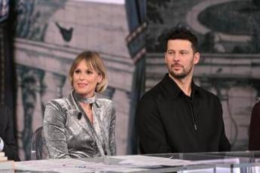 Pellegrini e Giunta, la cena romantica e il pancione: "Baricentro spostato in avanti"