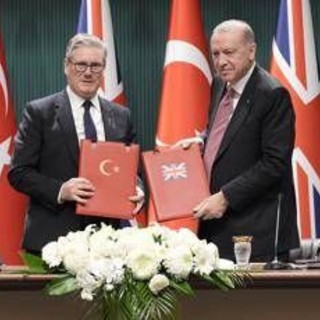 Starmer: "Accordo con Turchia per vendita caccia Eurofighter". Erdogan: "Intesa storica" Starmer: "Accordo con Turchia per vendita caccia Eurofighter". Erdogan: "Intesa storica"