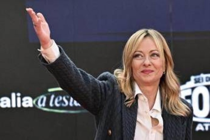 Meloni chiude Atreju, nel mirino Landini e Schlein: "Chi non ha contenuti scappa" Meloni chiude Atreju, nel mirino Landini e Schlein: "Chi non ha contenuti scappa"