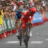 Clamoroso alla Vuelta, Pogacar cade e si ritira Clamoroso alla Vuelta, Pogacar cade e si ritira