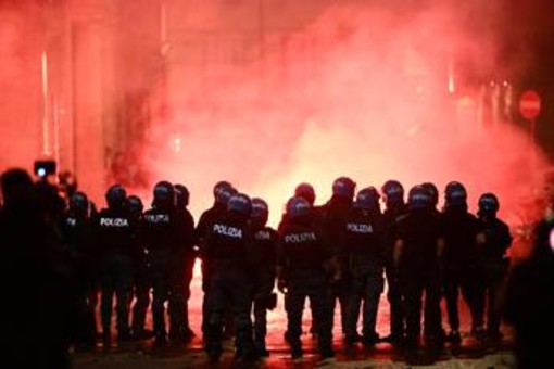 Caso Fakir, botta e risposta su scontri Bologna. Tajani: "inconcepibili violenze", Schlein e Conte difendono Lepore Caso Fakir, botta e risposta su scontri Bologna. Tajani: "inconcepibili violenze", Schlein e Conte difendono Lepore