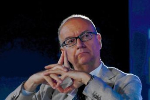 Scuola, la proposta del ministro Valditara: "Obbligo di studiare italiano per i genitori di studenti stranieri" Scuola, la proposta del ministro Valditara: "Obbligo di studiare italiano per i genitori di studenti stranieri"
