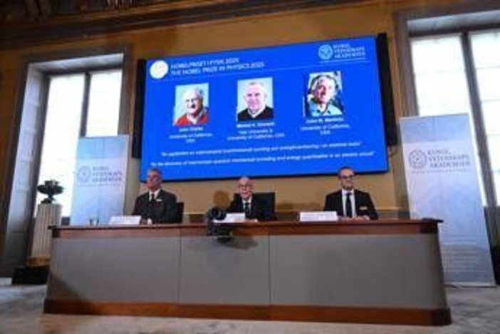 Nobel per la Fisica a Clarke, Devoret e Martinis per ricerca su meccanica quantistica Nobel per la Fisica a Clarke, Devoret e Martinis per ricerca su meccanica quantistica