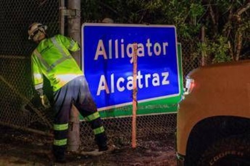 Usa, italiano detenuto a Alligator Alcatraz: &quot;In gabbia come polli, fateci uscire da incubo&quot;