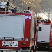 Nube tossica dopo incendio a Caivano, sospese attività nella zona Asi: "Obbligo di mascherina" Nube tossica dopo incendio a Caivano, sospese attività nella zona Asi: "Obbligo di mascherina"