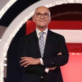 Alfonso Signorini si autosospende da Mediaset: "Campagna diffamatoria e calunniosa"