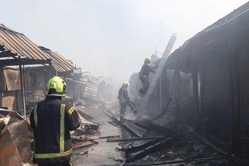Attacco russo su Kiev con almeno 12 morti, colpito ospedale psichiatrico