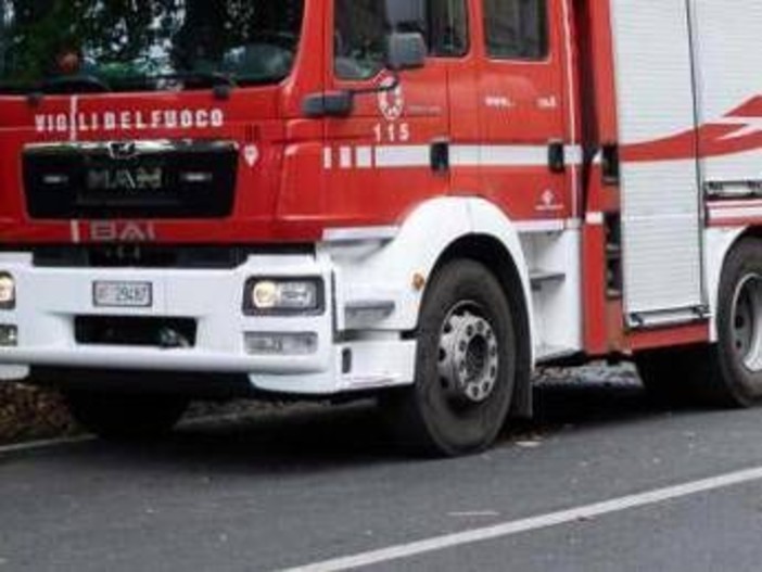 Cosenza, auto in fiamme sulla Ss 106: quattro morti Cosenza, auto in fiamme sulla Ss 106: quattro morti