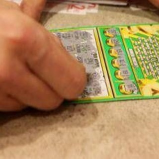 Castelfranco, Gratta e vince 2 milioni: è caccia al fortunato vincitore Castelfranco, Gratta e vince 2 milioni: è caccia al fortunato vincitore