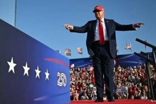Dazi Usa, Trump annuncia: &quot;Lettere per informare i Paesi sulle tariffe&quot;