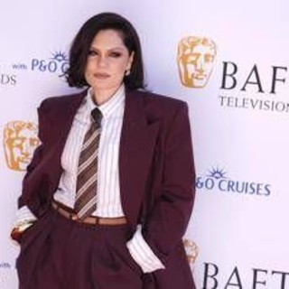 Jessie J: &quot;Ho un cancro al seno, mi opero e sparisco per un po'&quot;