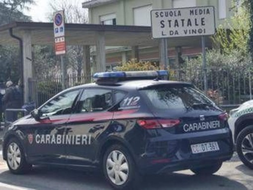 Trescore Balneario, professoressa accoltellata da 13enne: l'aggressione in diretta social e con la maglia 'vendetta'