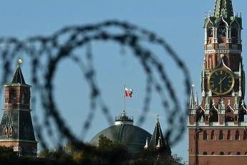 Russia, l'ultimo allarme dei servizi: &quot;Londra attaccherà una nave&quot;