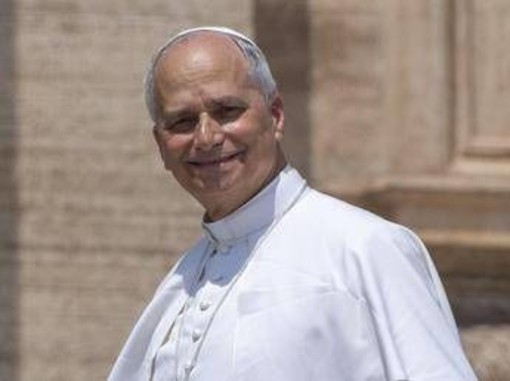 Papa: &quot;Attenzione alla 'bulimia' da social&quot;