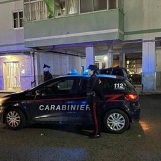 Napoli, martellate alla moglie, poi la caduta dal balcone: morto pensionato