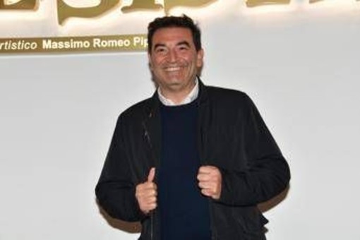 Max Giusti passa a Mediaset, l'annuncio ufficiale: &quot;Intrattenimento e comicità&quot;