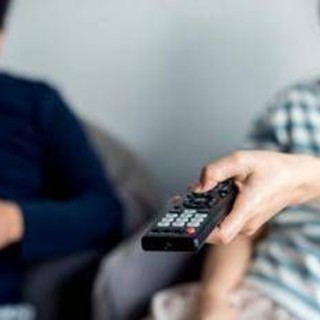Ascolti tv, 'Makari' torna su Rai1 e vince la serata con il 19,6% Ascolti tv, 'Makari' torna su Rai1 e vince la serata con il 19,6%