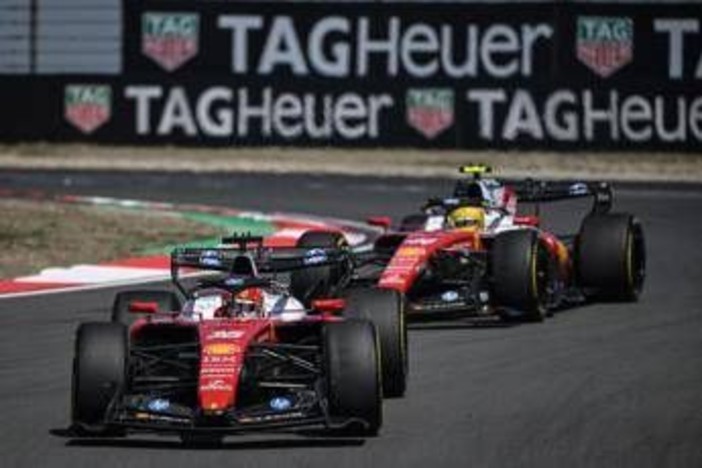 Formula 1, in Cina Russell vince Sprint ma podio è rosso Ferrari: Leclerc secondo, Hamilton terzo